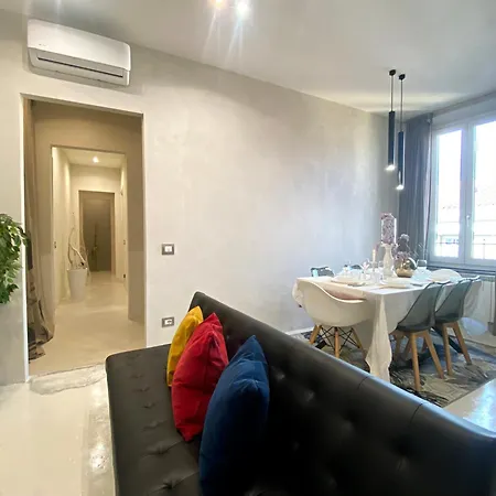 Charming Chic Design Apartament